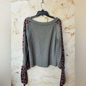 Cozy Waffle Knit Off Shoulder  Top M | Green Body w/ Cheetah Print Tie Sleeves